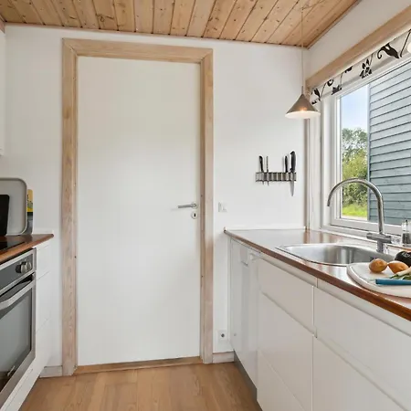 2 Bedroom In Gudhjem Feriehus